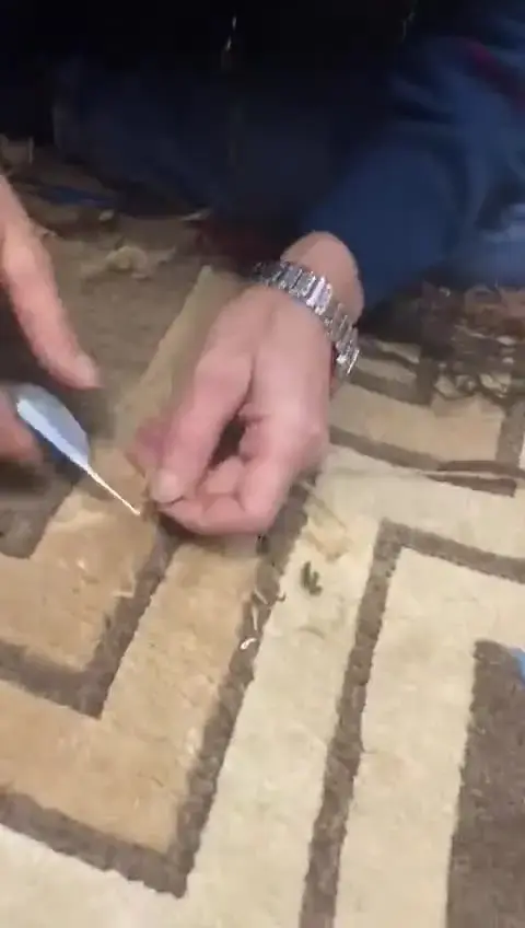 Reprise d'une lisière à l'aiguille, à l'atelier