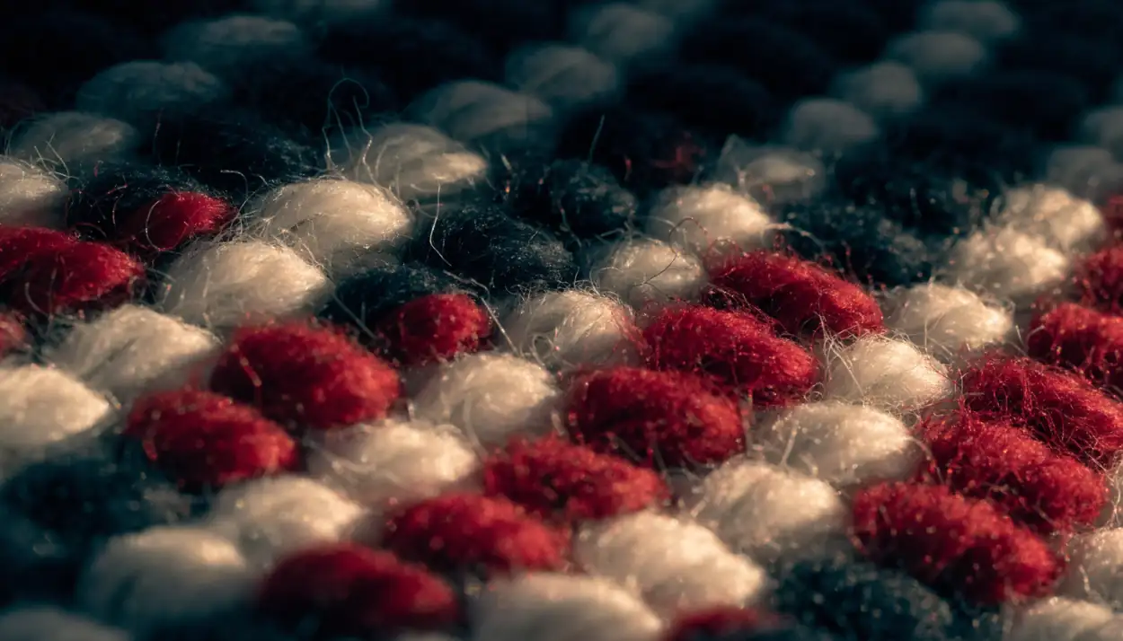 Nœuds de laine d'un tapis vus au macro